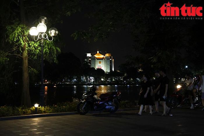 Theo dự báo của Tập đoàn Điện lực Việt Nam (EVN), vận hành hệ thống điện trong các tháng cao điểm nắng nóng (từ tháng 5 đến 7) sẽ khó khăn.