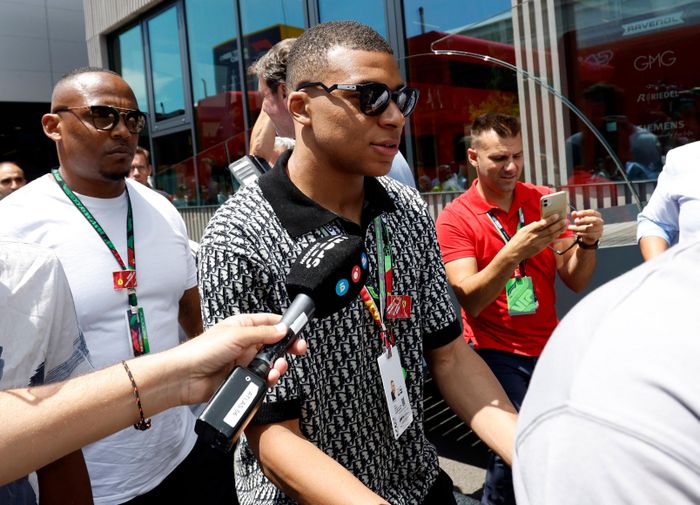  Tương lai của Mbappe ở PSG đang là chủ đề nóng. Ảnh: Reuters. 