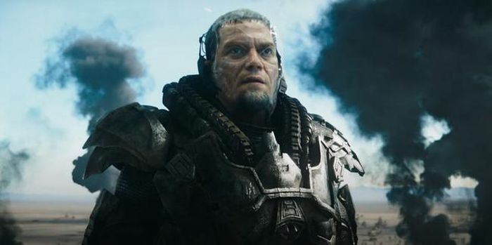 Tướng Zod (Michael Shannon) trở lại