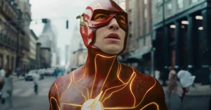 Ezra Miller thủ vai chính Barry Allen