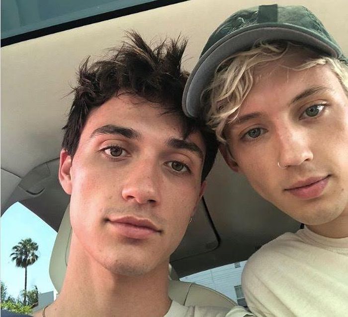 Troye Sivan (phải) cũng là chủ nhân ca khúc "Angel Baby"