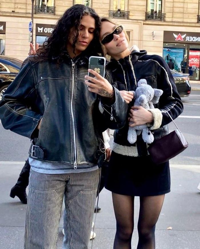 Lily-Rose Depp và bạn trai