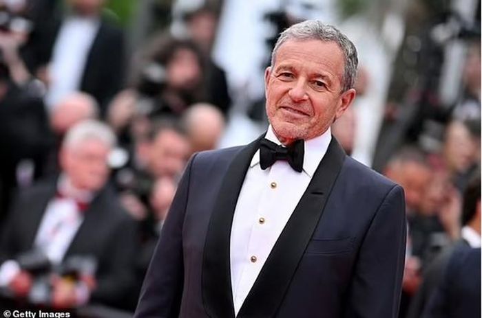 Giám đốc điều hành Disney Bob Iger đã đặt mục tiêu cắt giảm 5,5 tỷ USD chi phí hàng năm, bao gồm giảm 3 tỷ USD chi tiêu cho nội dung phi thể thao