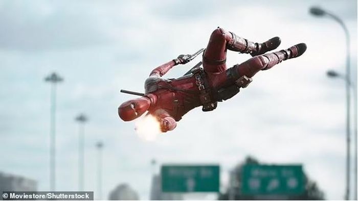 "Deadpool 3", với sự tham gia của Ryan Reynolds, đã dời ngày phát hành lên vài tháng, sang tháng 5/2024. Bộ phim sẽ hợp nhất Deadpool vào Vũ trụ Điện ảnh Marvel