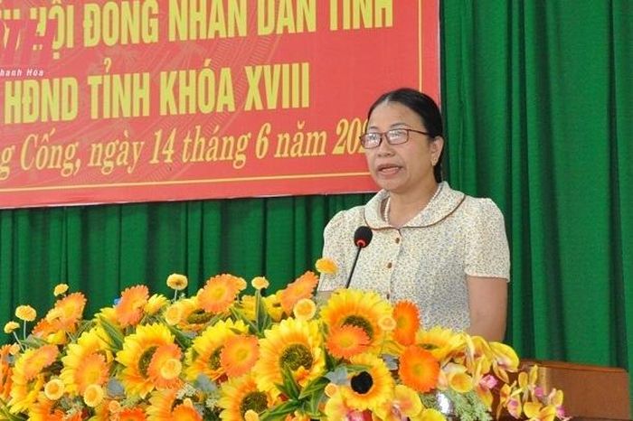 Cử tri xã Minh Nghĩa phát biểu ý kiến tại hội nghị.