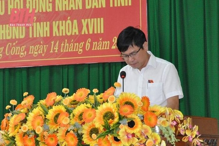Đại biểu Lê Hữu Quyền, Giám đốc Ngân hàng Chính sách Xã hội - Chi nhánh tỉnh Thanh Hóa thông báo dự kiến thời gian, địa điểm, nội dung và chương trình kỳ họp thứ 14, HĐND tỉnh khóa XVIII tới cử tri.