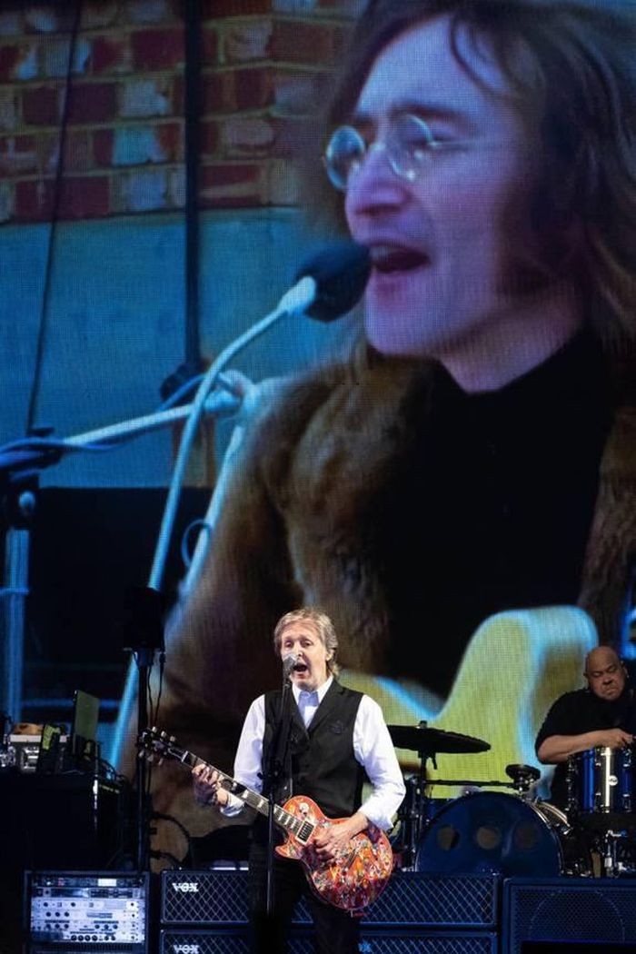 Công nghệ cho phép Paul McCartney như “song ca” với John Lennon tại lễ hội Glastonbury năm ngoái