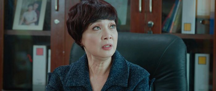 NSND Lê Khanh vào vai người bà quyền lực.