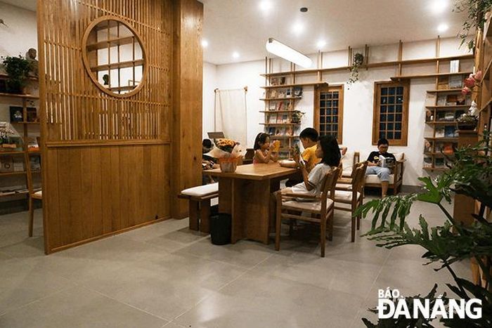 Không gian đọc sách mát mẻ, sạch sẽ tại nhà đọc sách cộng đồng An Bình.