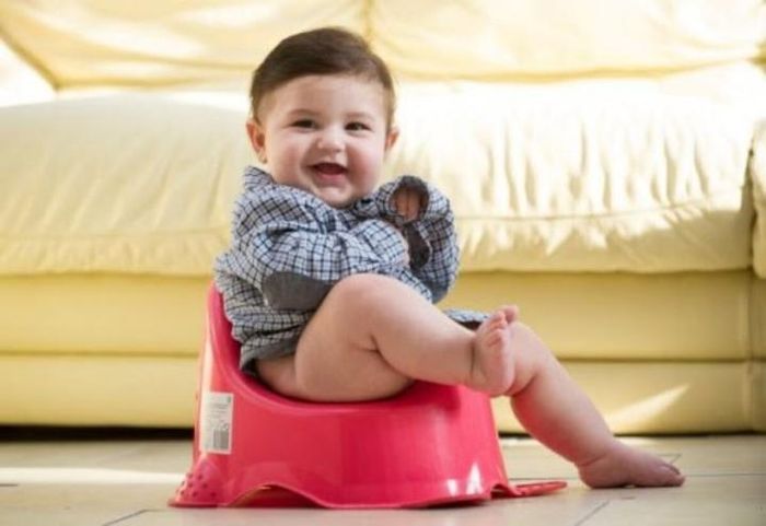 Cha mẹ nên lên kế hoạch để tạp cho con đi vệ sinh đúng cách. (Hình minh họa)