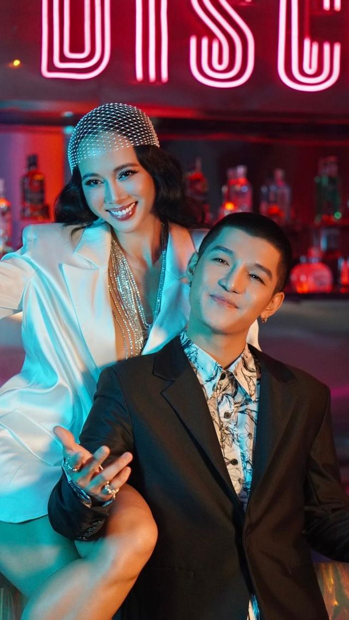 Sau 7 năm bên nhau, Vũ Ngọc Anh và Cường Seven thông báo kết hôn. Quá trình chuẩn bị đám cưới diễn ra tại Hà Nội, dự kiến có 1.000 khách mời. Ngày trọng đại của cả hai được lên ý tưởng theo phong cách disco, đúng mong ước của Cường Seven. Ca sĩ từng chia sẻ muốn đám cưới phải như show diễn.