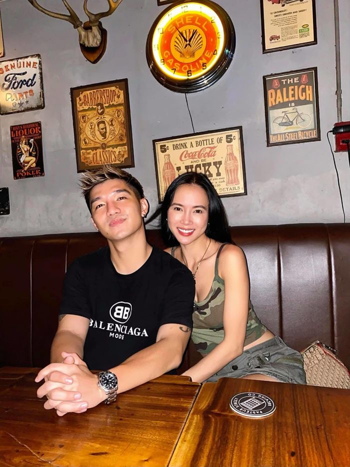 Chuyện tình cảm của cả hai được gia đình, bạn bè, khán giả ủng hộ. Vũ Ngọc Anh phủ nhận chuyện cưới chạy bầu và chưa dự tính sinh con ngay. Cả hai muốn có khoảng thời gian làm vợ chồng son sau đó mới tính đến chuyện con cái. Diễn viên phim Quyên bày tỏ cô không áp lực với chuyện mẹ chồng nàng dâu bởi gia đình phía chồng tương lai tâm lý, thoải mái với con cái.