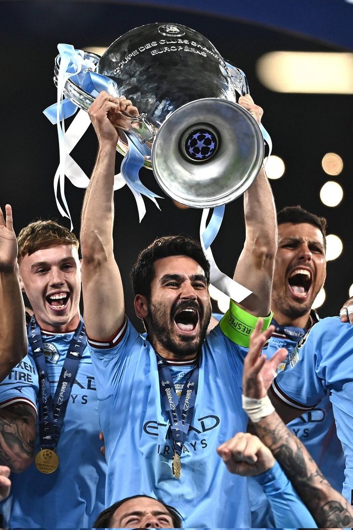 Tiền vệ 32 tuổi đã giành được mọi danh hiệu mơ ước với Man City nên quyết định tìm kiếm thử thách mới?