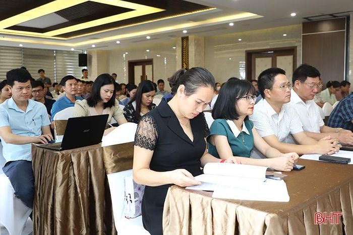 Buổi tập huấn là cơ hội để các học viên được trao đổi, giải đáp những thắc mắc liên quan đến công tác thẩm định giá đất; qua đó củng cố kiến thức, kỹ năng chuyên môn, góp phần tăng cường công tác quản lý Nhà nước về giá đất.