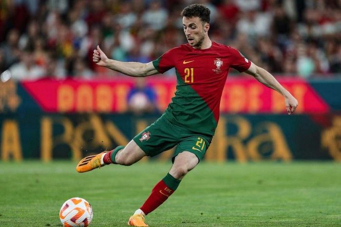  Nếu Bruno Fernandes hay Diogo Jota dứt điểm nắn nót hơn, Ronaldo đã có cú đúp kiến tạo. 