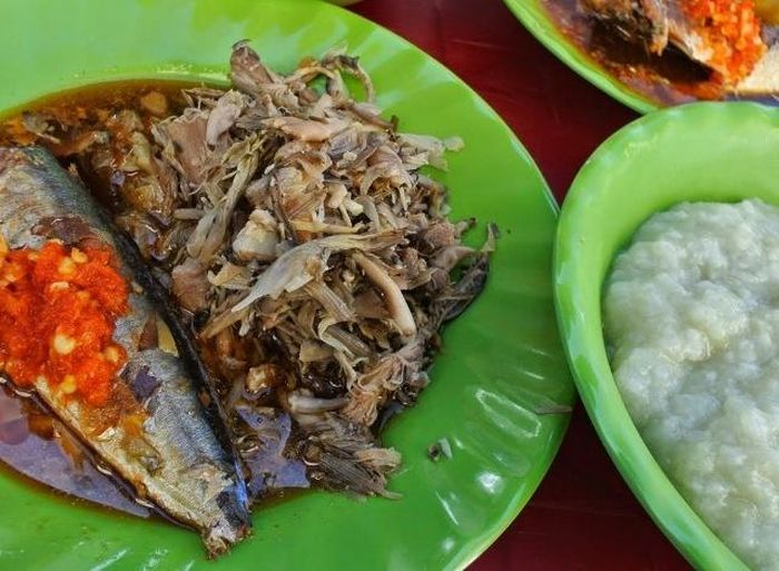 Cháo bắp chuối cá kho - món ăn dân dã của người Phan Thiết; Ảnh: Nguyên Vũ