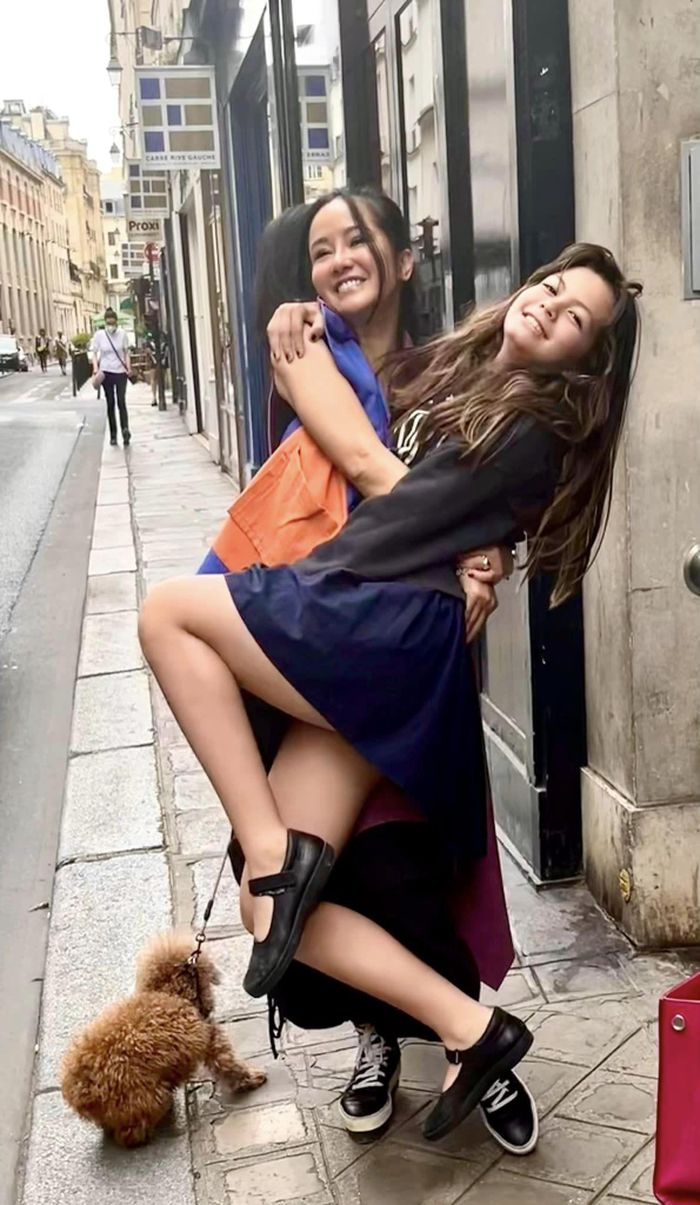Theo thời gian, Tôm và Tép lớn nhanh, có chiều cao vượt trội. Diva Hồng Nhung thậm chí "than" sắp phải mặc lại đồ của con gái Tép vì cô bé lớn quá nhanh.