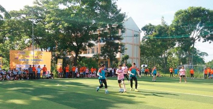 Nội dung thi đấu bóng đá mini nữ diễn ra trong không khí vui tươi, hào hứng