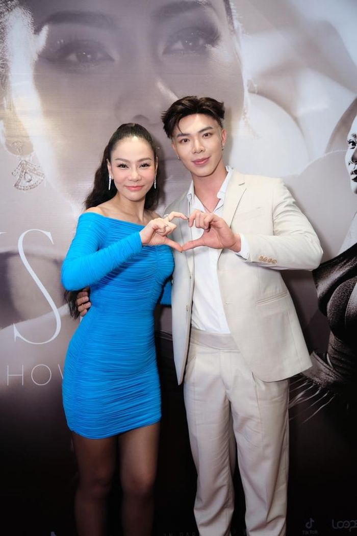 Thu Minh cùng Erik, một trong những ca sĩ khách mời của chương trình