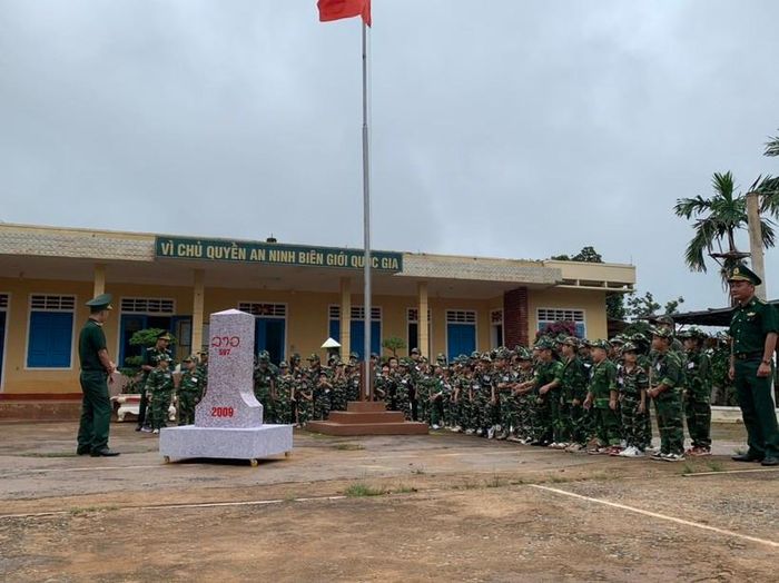 Các "chiến sĩ nhí" lần đầu được trải nghiệm, tìm hiểu về đường biên, cột mốc.