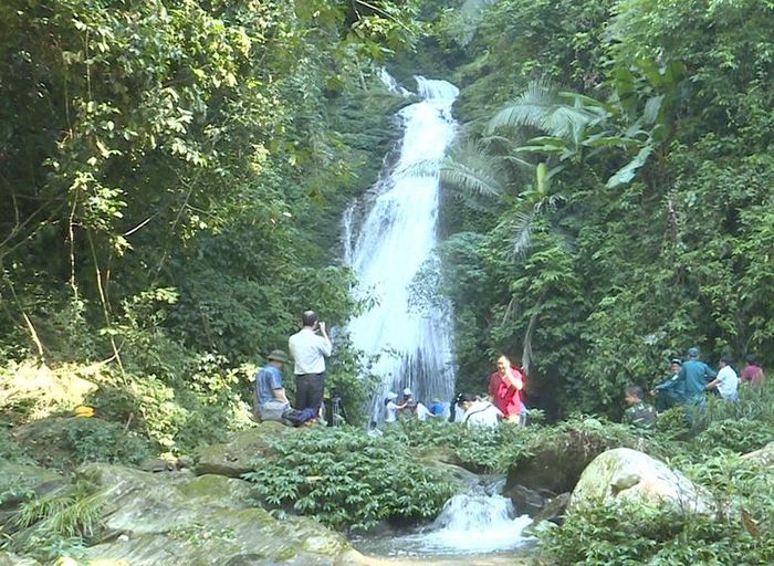 Thác Lụa trở thành điểm du lịch sinh thái hấp dẫn du khách.