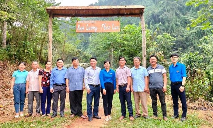 Một số hình ảnh trải nghiệm khi đến với thác Lụa, xã Hòa Phú.