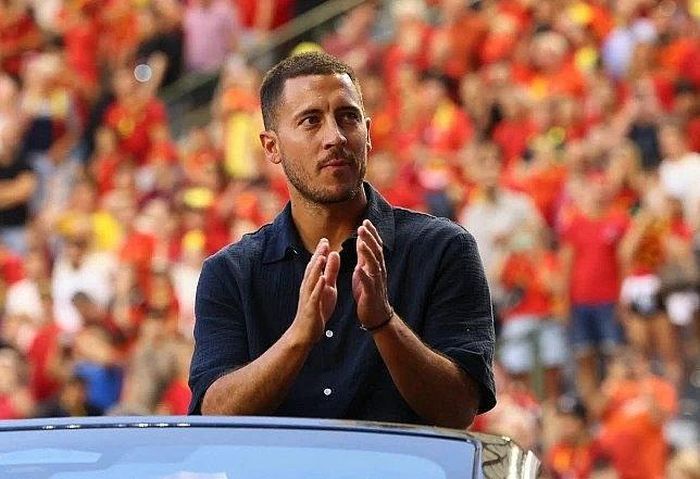Eden Hazard được đồng đội cũ và cổ động viên Bỉ chào đón bằng những tràng vỗ tay khi Bỉ gặp Áo trên sân nhà ở vòng loại Euro 2024.