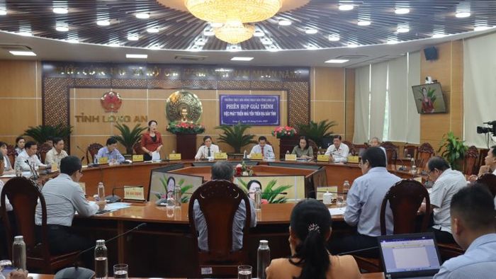 Quang cảnh Phiên giải trình về phát triển nhà yến
