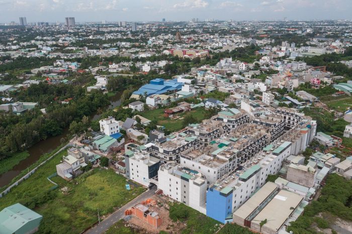  Cùng chung chủ đầu tư này, dự án nhà Phố Thành Đô 1 - The Sol Residence tọa lạc tại phường Thanh Xuân (quận 12) đã mở bán cách đó không lâu cũng trong tình trạng tương tự. 