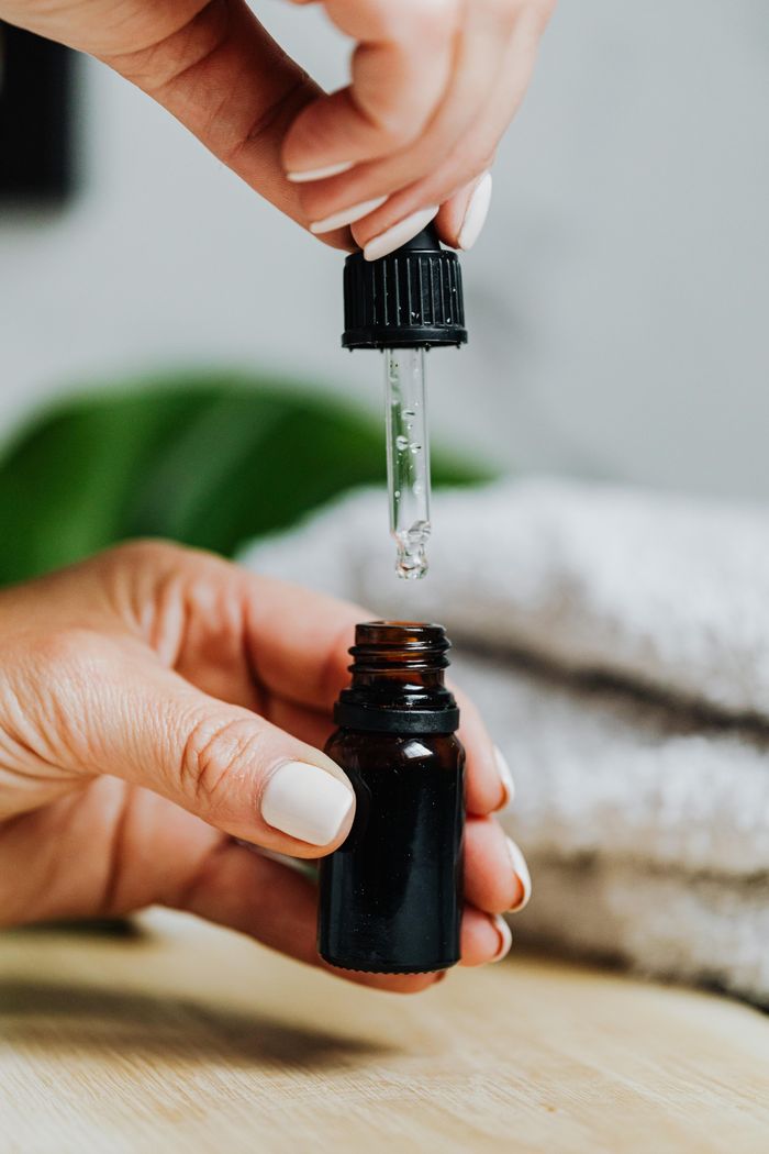  Dầu biểu bì và kem dưỡng ẩm rất quan trọng với bộ móng. Ảnh minh họa: Karolina Grabowska/Pexels. 