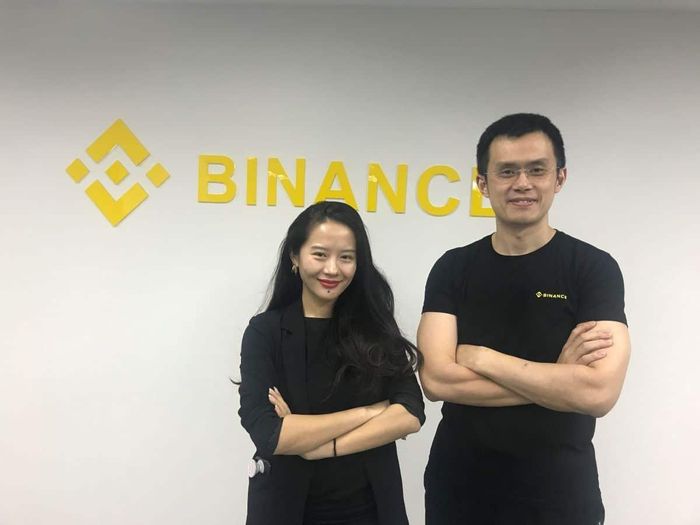  Changpeng Zhao và Guangying “Heina” Chen luôn đồng hành cùng nhau ở mọi nơi trên thế giới. Ảnh: Cryptonews. 