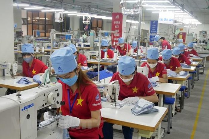 Sản xuất hàng mặc xuất khẩu tại Tổng Công ty may 10. (Ảnh: Đức Duy/Vietnam+)