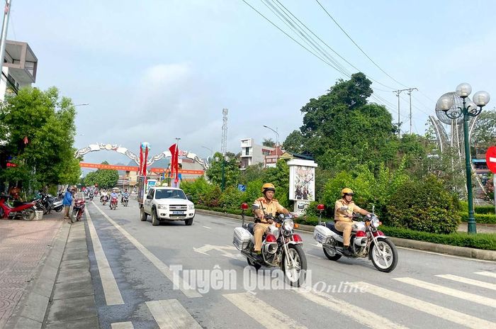Các đại biểu diễu hành hưởng ứng lễ phát động.