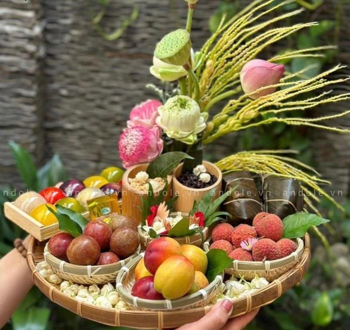 Giá mỗi mâm cỗ dao động từ 200.000 đến 600.000 đồng.