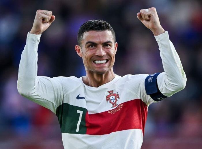 Ở tuổi 38, Ronaldo vẫn khát khao chinh phục đỉnh cao. Cựu sao Real Madrid tự tin vào thể trạng và đặt mục tiêu dự VCK EURO diễn ra tại Đức vào năm tới.