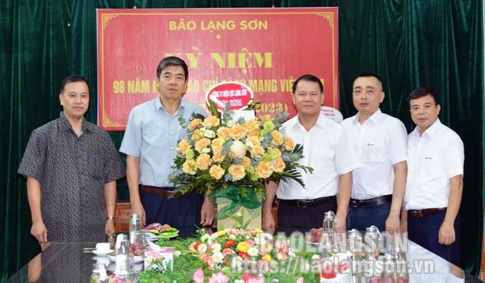 Công ty Điện lực Lạng Sơn chúc mừng Báo Lạng Sơn