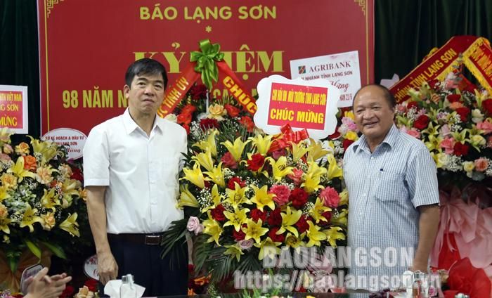 Công ty TNHH Huy Hoàng, thành phố Lạng Sơn chúc mừng Báo Lạng Sơn