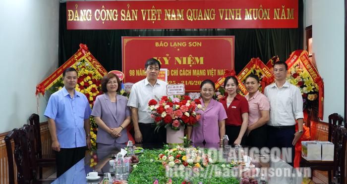 Huyện ủy, HĐND, UBND, Ủy ban Mặt trận Tổ quốc huyện Tràng Định chúc mừng ngày báo chí cách mạng Việt Nam