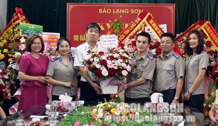 Cục Thi hành án tỉnh chúc mừng Báo Lạng Sơn