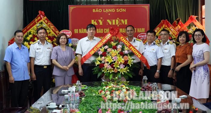 Đoàn đại biểu Cục Hải Quân chúc mừng Báo Lạng Sơn nhân kỷ niệm 98 năm ngày Báo chí Cách mạng Việt Nam
