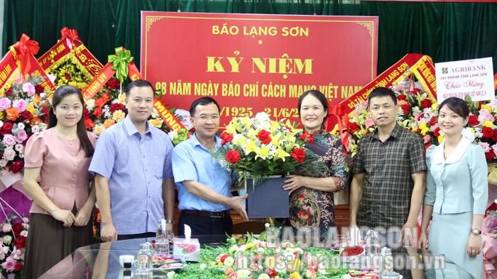 Lãnh đạo Huyện ủy – HĐND – UBND – UBMTTQ huyện Bắc Sơn chúc mừng ngày báo chí cách mạng 21/6
