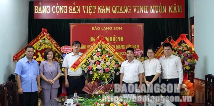 Tòa án tỉnh chúc mừng ngày báo chí cách mạng Việt Nam 21/6