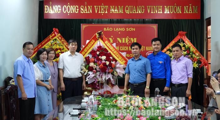 Huyện Cao Lộc chúc mừng