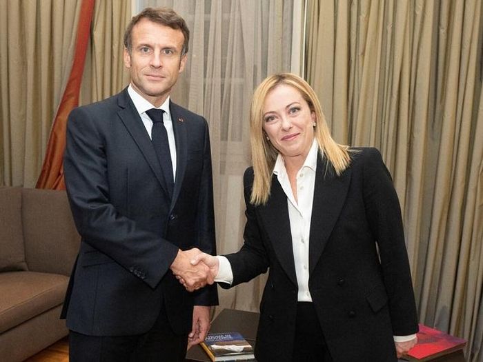 Tổng thống Pháp Emmanuel Macron tiếp đón Thủ tướng Italy bà Giorgia Meloni