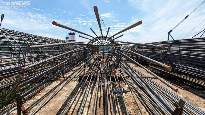 Từ đó đến nay, các đơn vị đã triển khai làm việc tăng 3 ca - 4 kíp cả ngày lẫn đêm, làm xuyên lễ, Tết Nguyên đán.