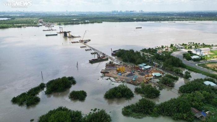 Cầu Nhơn Trạch bắc qua sông Đồng Nai là một trong những km đầu tiên của đường Vành đai 3 TP.HCM, thuộc dự án thành phần 1A, đoạn Tân Vạn - Nhơn Trạch, được khởi công vào tháng 9/2022.
