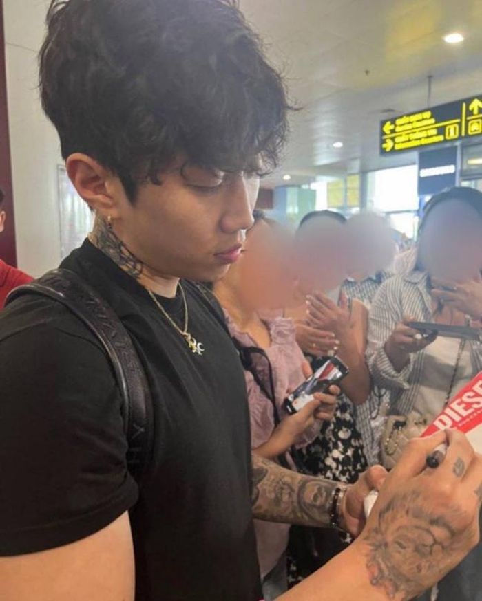 Jay Park được người hâm mộ chào đón khi đến Hà Nội, Việt Nam