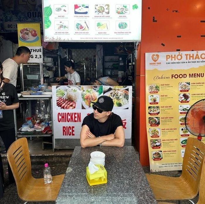 Taeyang đăng ảnh đi ăn món ăn Việt trước khi rời Việt Nam và trở về Hàn Quốc
