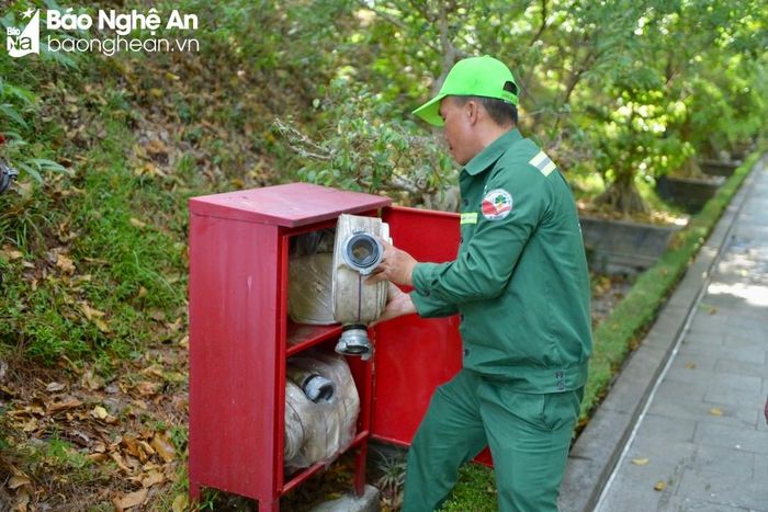  Hệ thống "vòi rồng" phòng cháy được đặt khắp các khu vực ở núi Quyết. Ảnh: Văn Trường 