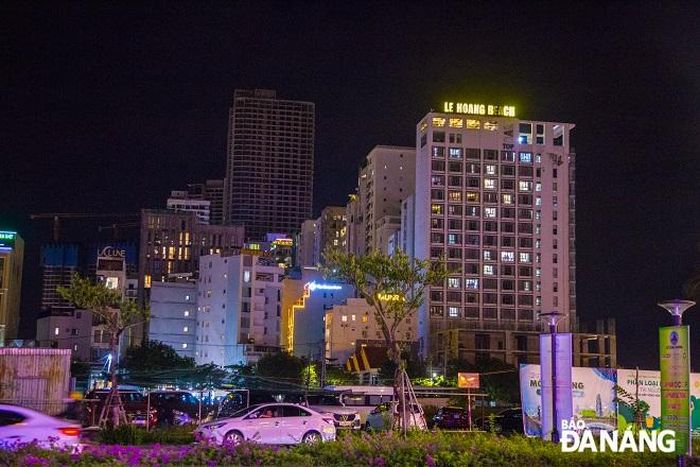 Nhiều khách sạn du lịch trên các tuyến đường biển cũng tắt bớt điện để tiết kiệm.